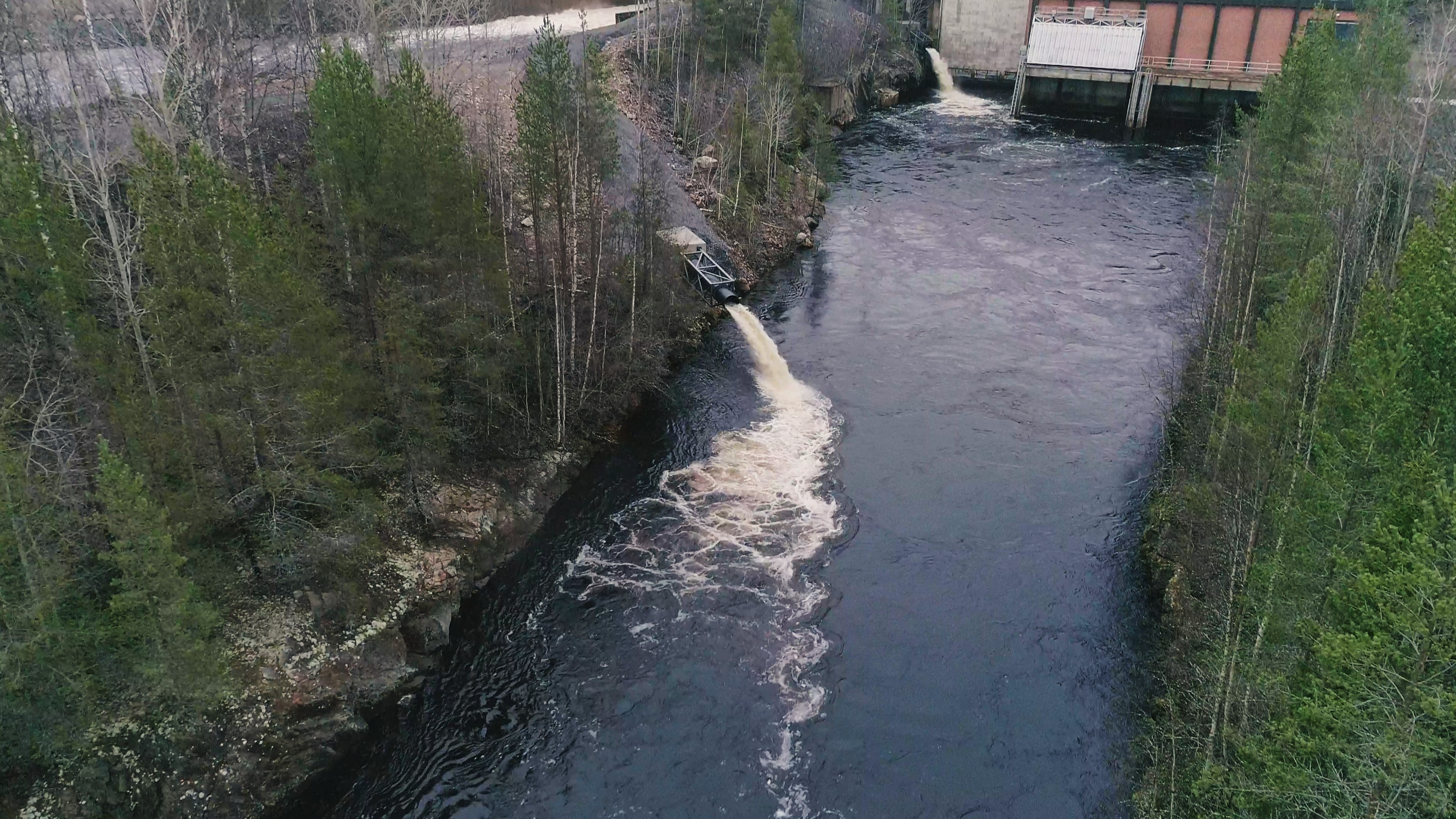 Suomen ensimmäinen alasvaellusväylä vie Haapakoskella lohenpoikaset uudella  tavalla voimalaitoksen ohi - Maa- ja metsätalousministeriö