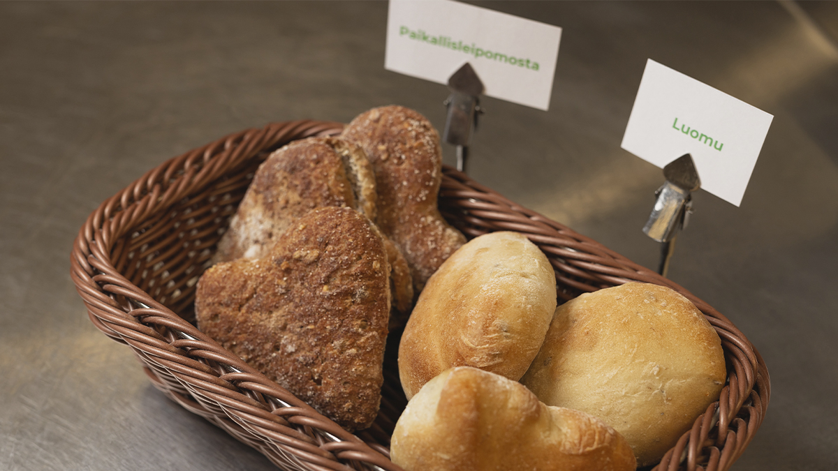 Korissa on paikallis- ja luomuleipiä tai -sämpylöitä.