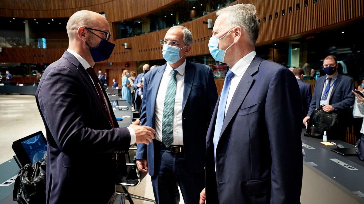 Jar Leppä med kollegan Costas Kadis från Cypern.